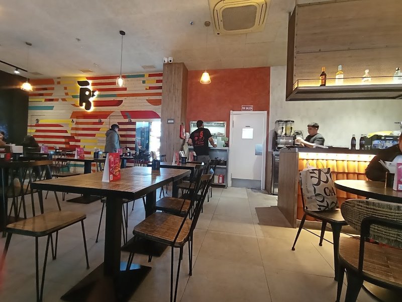 Descubre el Misterio de la Carretera de Pollo en España: Juego de Azar - overview